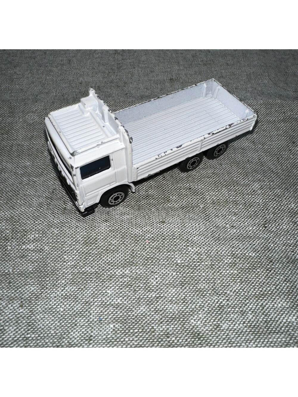 Vintage MATCHBOX VOLVO FLATBED TRUCK - 1985 Diecast Loose